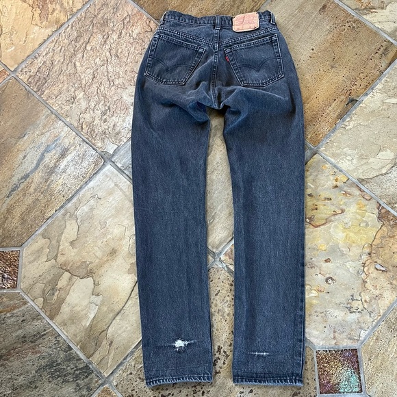 🍃💕Vintage Levi’s 501 Black Buttonfly Denim Jeans Size 28x34 (Fits Small 26”W) - Picture 4 of 15